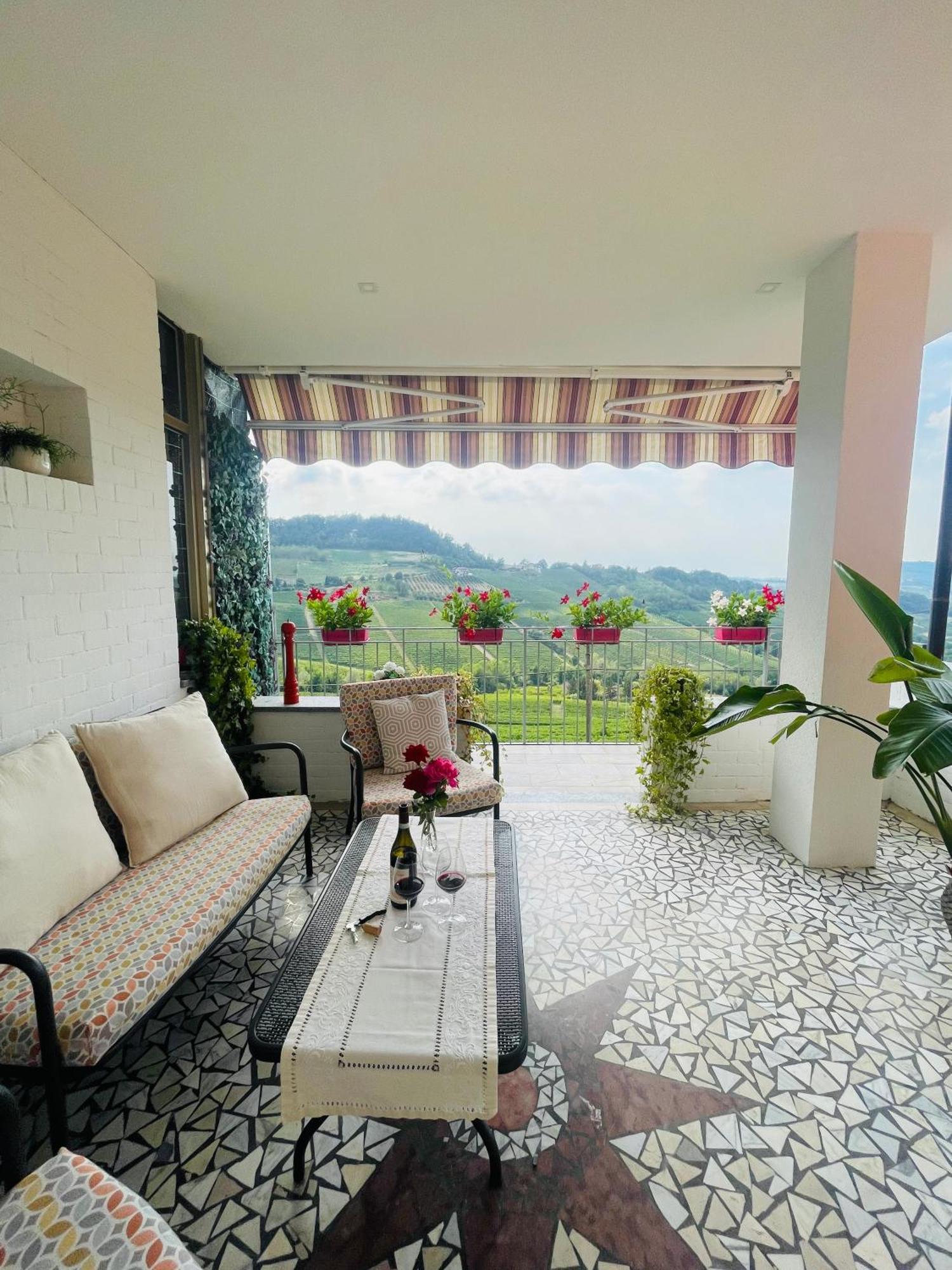 Appartamento Casa Rafanelli Monforte dʼAlba Esterno foto