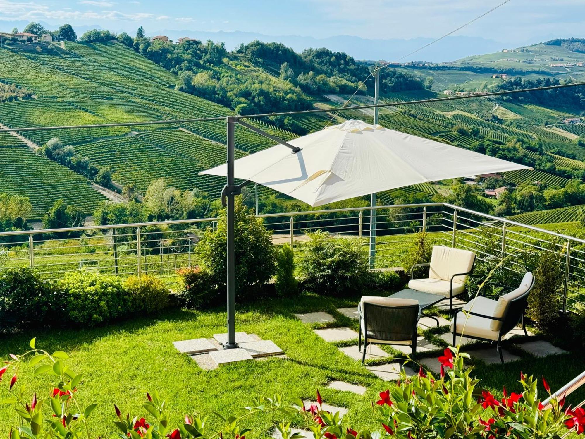 Appartamento Casa Rafanelli Monforte dʼAlba Esterno foto